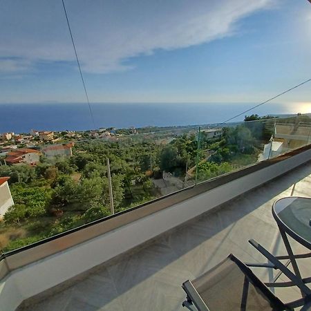 DhërmiIonian Pearlアパートメント エクステリア 写真